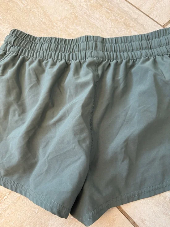 Vuori Clementine Shorts - Picture 12 of 15